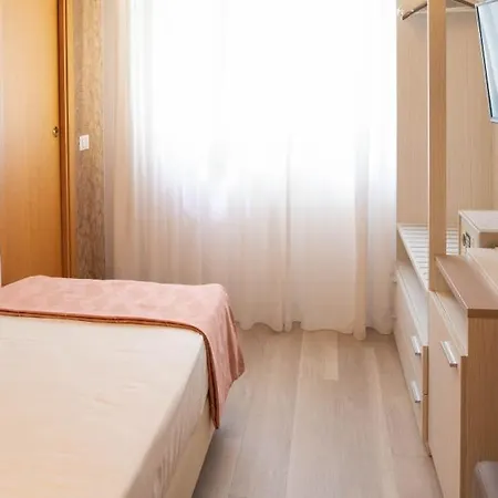 Отель Ombretta Mare Римини