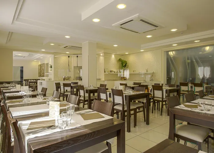 מלון Ombretta Mare 3*